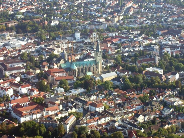 Die ostwestfälische Großstadt Paderborn verfügt über eine große Anzahl an Studierenden und jungen Menschen, die insbesondere das Sputnik aufgrund seiner Nachwuchsförderung mögen. | (c) pixabay