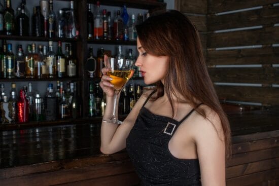 Bar Bachelor, Marburg, Studenten, Sommersemester, Kommilitonen, kennenlernen, Bekanntschaft, Drinks, Bar, Prüfungsleistung, Studienheft, Graduiertenfeier, Feier, Zum röhrenden Hirsch, Hinkelstein, Bierwerk Marburg, Cavete, Enjoy Bar, Shooter Stars, Concord90, Pixabay Der Bar Bachelor kommt am 21. April nach Marburg. Die Veranstaltung ist dazu gedacht, dass Student_innen des kommenden Sommersemesters 2021 ihre Kommiliton*innen ganz entspannt kennenlernen können. | (c) Concord90 auf Pixabay