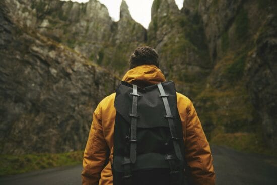 Gregor Sieböck, Der Weltenwanderer, Live-Stream, Welt & Wir, Weltreise, wandern, zu Fuß, Japan, Kontinent, Neuseeland, Bad Ischl, Rucksack, Wanderstock, Pexels, Pixabay Ob Portugal, Kalifornien, Neuseeland oder Japan - Gregor Sieböck, »Der Weltenwanderer» , hat sie alle bereist. Der Live-Stream zu seiner spannenden Geschichte findet am 13. April um 20 Uhr statt. | (c) Pexels auf Pixabay