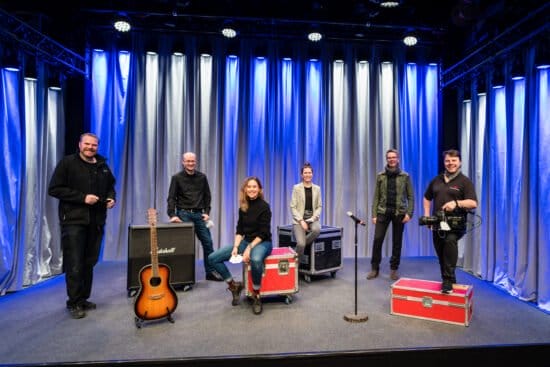 Bühne21, Paderborn, Olaf Menne, Julia Ures, Kerstin Heidloff, Stiftung Familie Heidloff, Markus Runte, Andre Weihrauch, AfV Medien, Paderborner Kultur-Soli, Musik, Comedy, Kunst, Livestreams. Live-Streams, Streaming Die Macher von Bühne21: von links nach rechts: Marc Rehrmann (Lean Pro), Olaf Menne, Julia Ures, Kerstin Heidloff (Stiftung Familie Heidloff), Markus Runte, Andre Weihrauch (AfV Medien) | (c) Thorsten Henning Fotografie