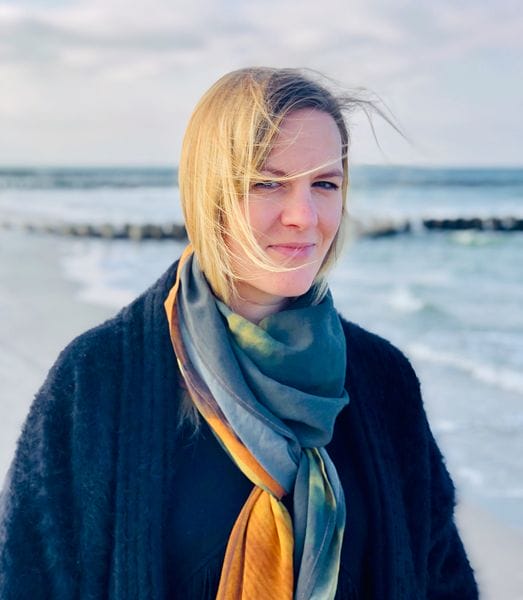 Auftakt, Kulturprogramm, Verein, Verin Rückblende- Gegen das Vergessen e.V., Internationaler Tag gegen Rassismus, Welttag der Poesie, Lesung Online-Lesung, digital, Tobias Wilhelm, Valeria Geritzen »Valeria Geritzen« ist Kulturschaffende und hat sich gemeinsam mit Schriftsteller »Tobias Wilhelm« zusammenhängende Gedanken zwischen dem Internationalen Tag gegen Rassismus und dem Welttag der Poesie gemacht. | (c) Verein Rückblende – Gegen das Vergessen e. V.