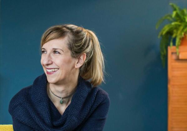 Warburger Kabarettnacht, 2021, Digital, Livestream, Pädagogisches Zentrum, Warburg, Bernd Gieseking, Thomas Phillipzen, Sarah Hakenberg Will bei der Warburger Kabarettnacht durch das Programm führen und auch eigenes Programm spielen: Sarah Hakenberg | (c) Fabian Stürtz