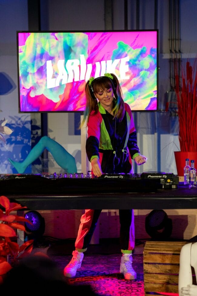 Festival-Feeling für zuhause: gefeiertes DJ-Set von LARI LUKE am Donnerstagabend von c/o pop xoxo | © Foto: Philipp Pongratz