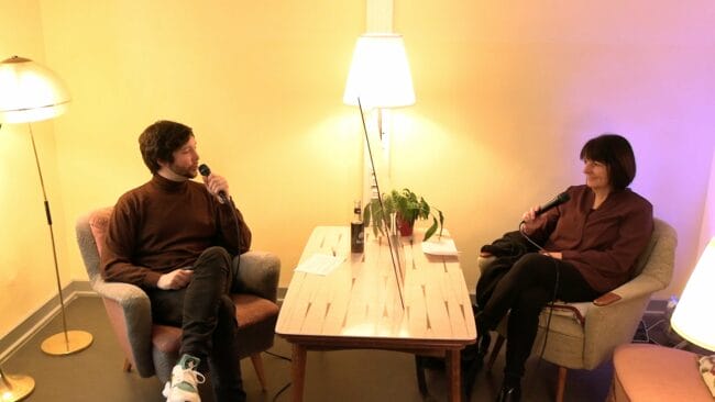Das Kulturzentrum Schlachthof Kassel hat mit den »Schlachthof-Gesprächen« ein neues YouTube-Format geschaffen, um über seine Aktivitäten zu informieren - so wie hier Gerrit Retterath im Gespräch mit Simone Dietrich. | (c) Daniel Köhler, Kulturzentrum Schlachthof