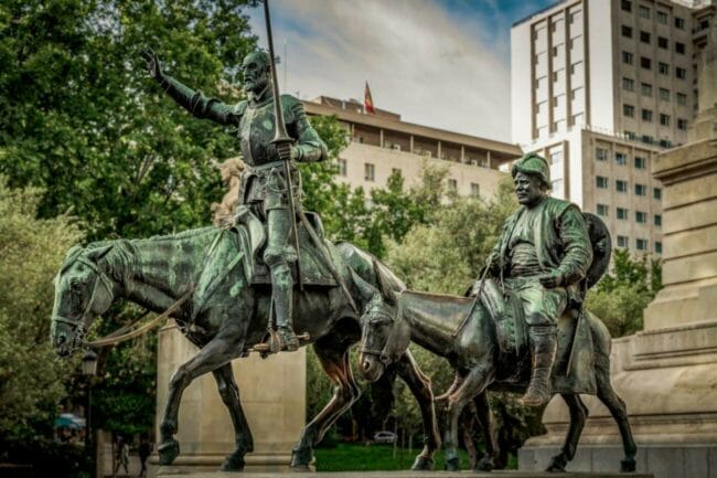 Don Quijote, reloaded, Video, Projekt, Künstler, Musik, Schauspieler, OWL, Mühlen, Cervantes Mit diesem Viedeoprojekt »Don Quijote reloaded« wird die Geschichte von Miguel de Cervantes neu interpretiert. Statue: Don Quijote und Sancha. | (c) Foto: Pixabay - ddzphoto