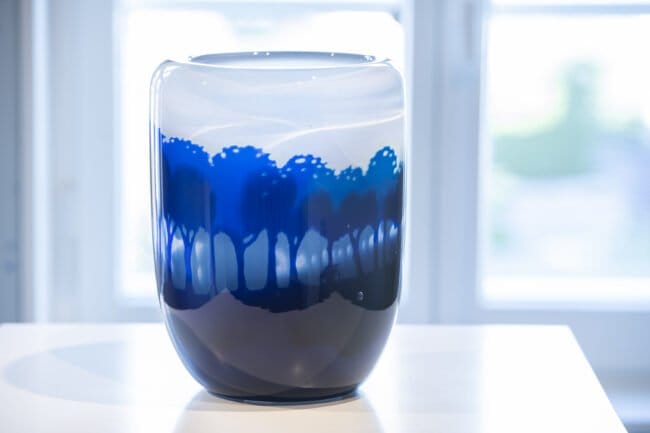 Glashütte Gernheim, Glasmuseum Immenhause, Höing Gral, Heikko Schulze, Peter Hübbe Eines der Ausstellungsstücke der Glashütte Gernheim, die ab dem 29. Mai 2021 im Glasmuseum Immenhausen zu sehen sein sollen: "Gral" von Heiko Schulze-Höing. | (c) Peter Hübbe