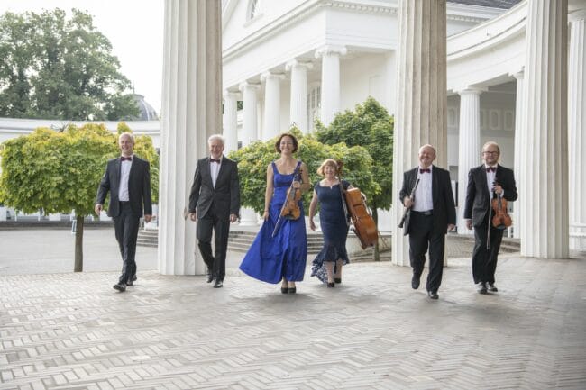 Staatsbad Orchester, Bad Oeynhausen, Kurkonzerte, Kurpark, Corona Das Staatsbad-Orchester spielt ab dem 6. Juni wieder regelmäßig im Wandelgang der Wandelhalle. | (c) Foto: Peter Hübbe