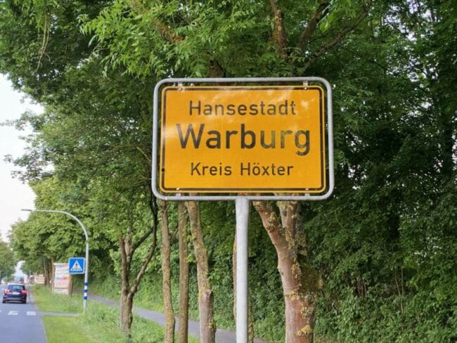 Heimat-Preis, 2021, Warburg, Hansestadt, Ortschild Heimat-Preis 2021: Jedes Projekt hat die Möglichkeit für Warburg zu gewinnen: Die Hansestadt bemüht sich zum dritten Mal um den Heimat-Preis. | Warburg - Ortschild | (c) Wildwechsel