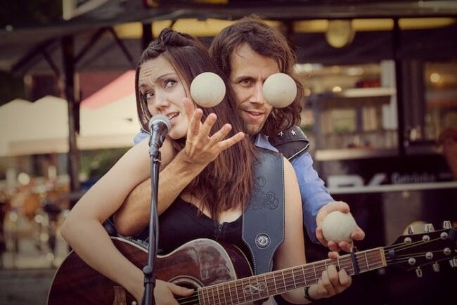Kulturtaxi, Felice und Cortes, Livemusik, Konzert Sind mit dem Kulturtaxi unterwegs: Felice und Cortes. | (c) W. Behnke