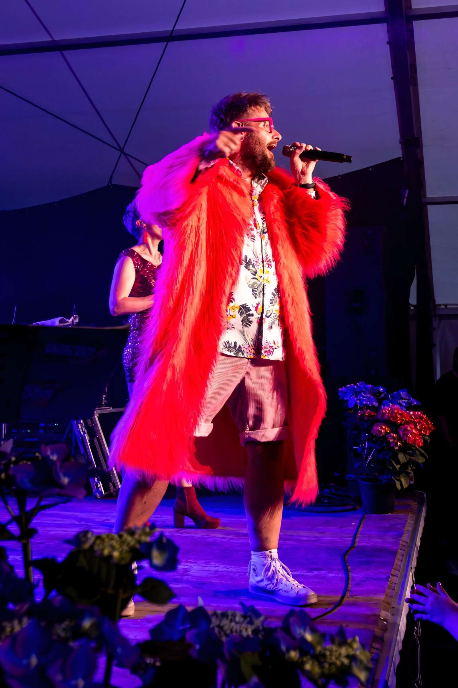 Reiner Irrsinn, Baunatal, Festival, Open-Air, Live Musik, Konzerte, Vergnügungsmeile, Kirmes, Vereine Reiner Irrsinn ist mit seiner Glitzer Tour 2022 eines der Highlights des Stadtfestes. | (c) Alice Plock