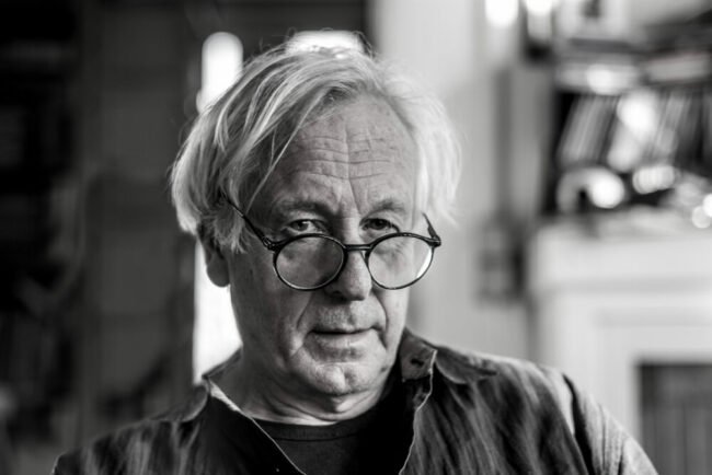 Johann Rosenboom ist ein deutscher Maler und Grafiker. - Im Ende August bis September 2021 stellt in der Documenta-Halle Kassel Teile seiner Werke aus. Unter dem Titel „Welten. Eine Reise nach Epirrhema“ werden Werke des, in Kassel und Grizzana (Italien) lebenden Künstlers gezeigt.