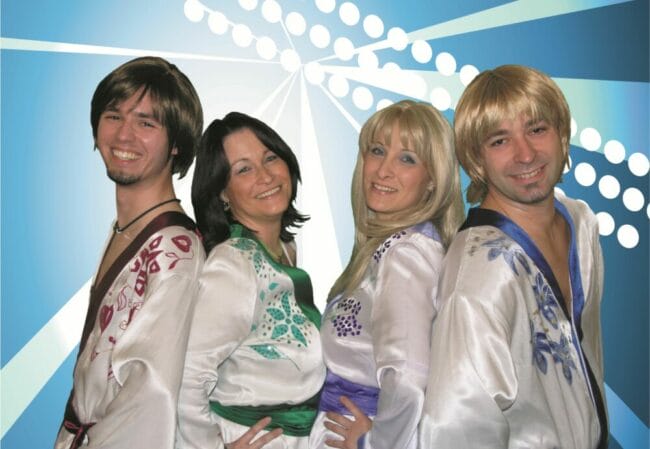 Musikalischer Spaß mit Tribute-Gruppe "Sweden4ever" Sweden4ever covert Lieder der berühmten Band Abba. | (c) Schlossfestspiele Biedenkopf