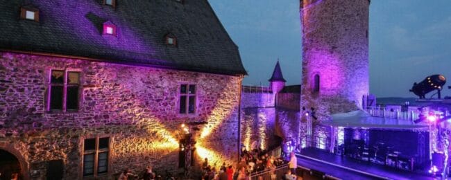 Der Innenhof des Biedenkopfer Landgrafenschlosses Die Schlossfestspiele Biedenkopf sorgen auch dieses Jahr für musikalische Unterhaltung. | (c) Schlossfestspiele Biedenkopf