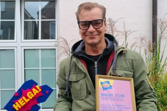 Seine Begeisterung für Festivals scheint grenzenlos: Rembert Stiewe gewinnt 2021 den Preis für die »Festivalpersönlichkeit des Jahres« in Hamburg. | (c) Rembert Stiewe