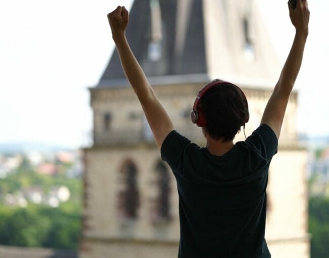 Geschafft! Als Agent löst Du selbst den Fall, ausgerüstet mit Kopfhörern wirst Du durch Warburg oder Arnsberg geleitet. - (c) Meisterstück Content Arnsberg