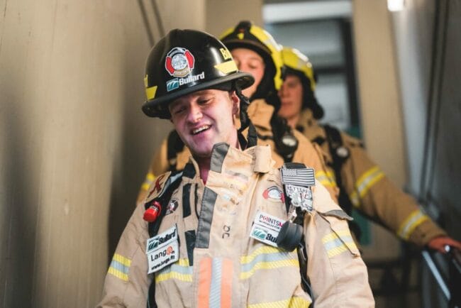 Firefigher Charity Stairrun, Universität Paderborn, Charity, Feuerwehr Schon 2019 haben die Mitwirkenden der Feuerwehr beim Firefighter Charity Stairrun an der Universität Paderborn ordentlich Spenden für kranke Kinder gesammelt. Auch 2021 soll das wieder klappen. | (c) Simon Grundmann