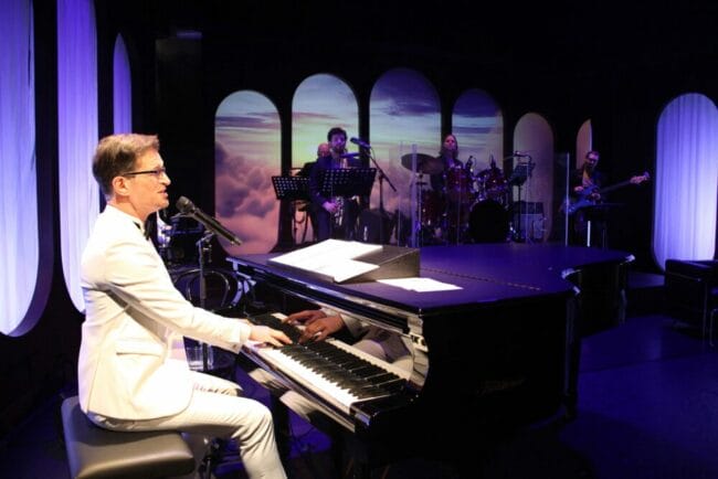Die größten Hits von Udo Jürgens, Warburger Theater, Euro- STudio Landgraf, CHristian Mädler, Gudrun Schade, Pädagogisches Zentrum Die Aufführung »Udo Jürgens — eine Homage an sein Leben und seine größten Hits« bringt die größten Songs von Udo Jürgens zurück auf die Bühne. Dabei verspricht die Live Musik viele Emotionen und Nostalgie. (c) Dietrich Dettmann