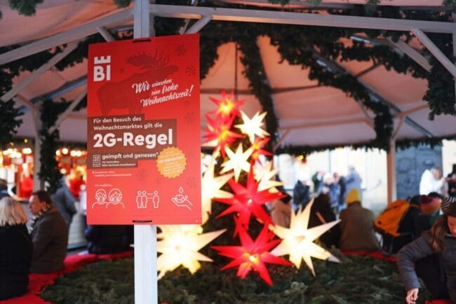 Weihnachtsmarkt 2021, Corona, Bielefeld Der Weihnachtsmarkt hat in Bielefeld im Jahr 2021 nur unter strikter Einhaltung der 2G-Regel funktioniert. | (c) Bielefeld Marketing