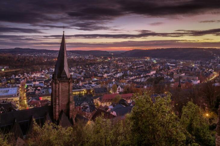 Marburg, Richtsberg, Ausstellung Die mittelhessische Universitätsstadt Marburg liegt selbst malerisch eingebettet in wunderschöner Natur. Diese künstlerische Eigenschaft soll nun auch in der neuen Richtsberger Ausstellung angewendet werden. | (c) pixabay