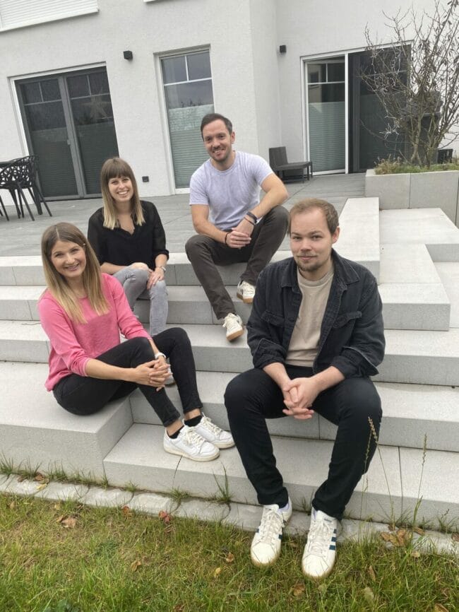 Global Heartbeat e. V. Vier junge Menschen, die viel bewegen wollen: (v.l.) Nina, Ela, Robert und Bene haben Global Heartbeat e. V. gegründet und verbinden Gesundheit mit Musik. | (c) Global Heartbeat e. V.