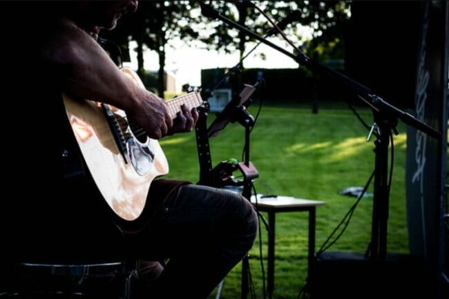 Summerbattles, Bad Driburg, Fest, Familie, Wettbewerb, Spenden, gemeinnützig, Ausflug, Wochenende, Sommer, Juni BesucherInnen des »Summerbattles« dürfen sich am Samstag Abend ab 19 Uhr auf gemütliche Live-Musik freuen. | (c) Foodloose GmbH