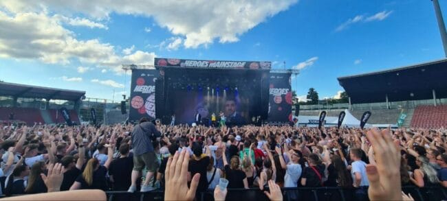 SSIO, Kassel, Festival, HipHop, Deutschrap, Konzert, Wochenende Einer der Headliner des Heroes Festivals in Kassel war der Rapper SSIO. Mit humorvollen Ansprachen und charmanten Avancen unterhielt er die Crowd nicht nur während den Songs. | (c) Wildwechsel