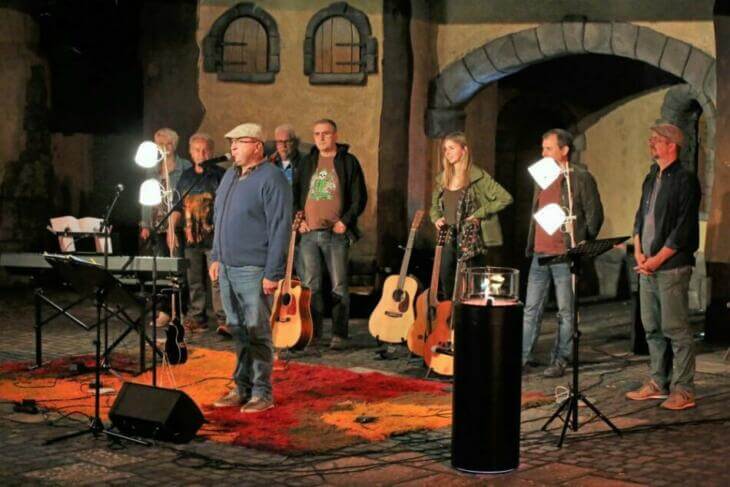 Open Stage auf der Märchenbühne Gudensberg bei einem Kulturabend im Stadtpark.