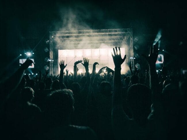 Warburg, Stockwerk Festival, Konzert Unter freiem Himmel campen und tanzen: Das Warburger Stockwerk Festival 2022 bietet ein mehrtätiges Party-Event. | (c) pixabay