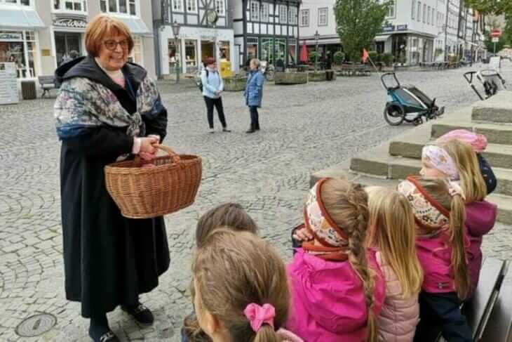 Märchenspaziergang, Melsungen, Märchen Statt stundenlang in der Bücherei herumzuschlendern, steht beim Melsunger Märchenspaziergang die Bewegung an erster Stelle. Zusätzlich erleben Klein & Groß 4 Märchen und Mythen innerhalb der nordhessischen Kleinstadt. | (c) pixabay