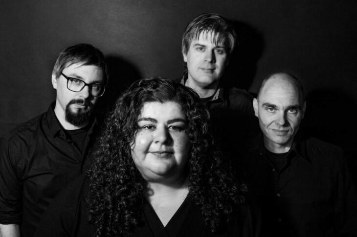 Von Koblenz nach Kassel: Die Künstler:innen von Dead Air Poetry wollen auch über ihre Heimatstadt hinaus den Bedürftigen helfen. | (c) Dead Air Poetry