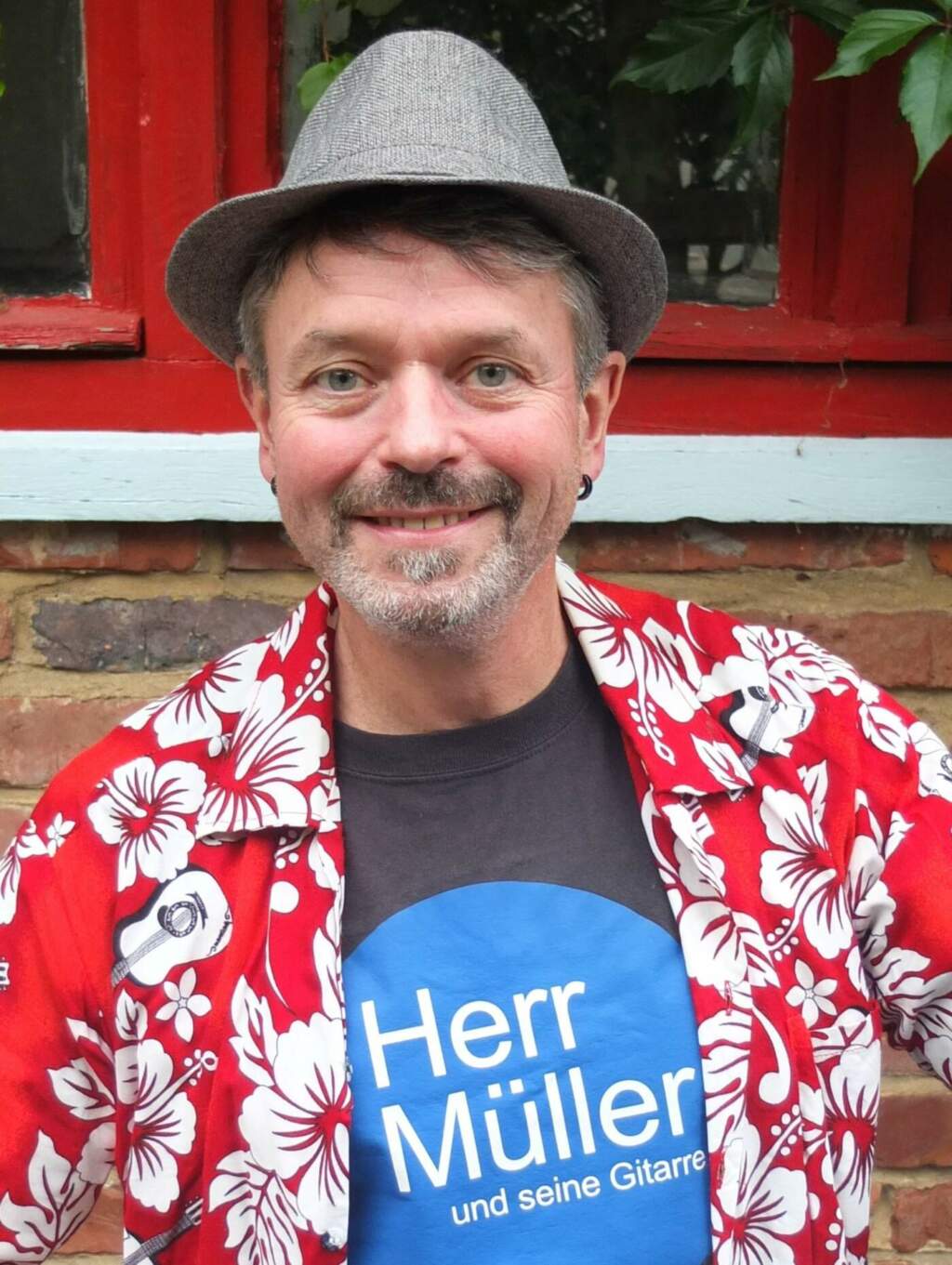 Herr Müller & seine Gitarre sind Teil des Live-Programm vom Wolfhager Stadtfest 2024 | (c) Jürgen Müller