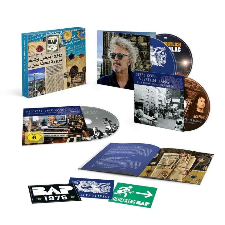 Boxset von Wolfgang Niedeckens BAP mit Alben, DVDs und Sammlerstücken, Weser Open Air 2025, Beverungen, Wolfgang Niedeckens BAP, Boxset, Musiksammlung, Sammleredition, Open Air Festival "Alles fliesst" | Geburtstagsedition (Ltd. Deluxe) Box-Set Niedeckens BAP | (c) Vertigo Berlin (Universal Music)