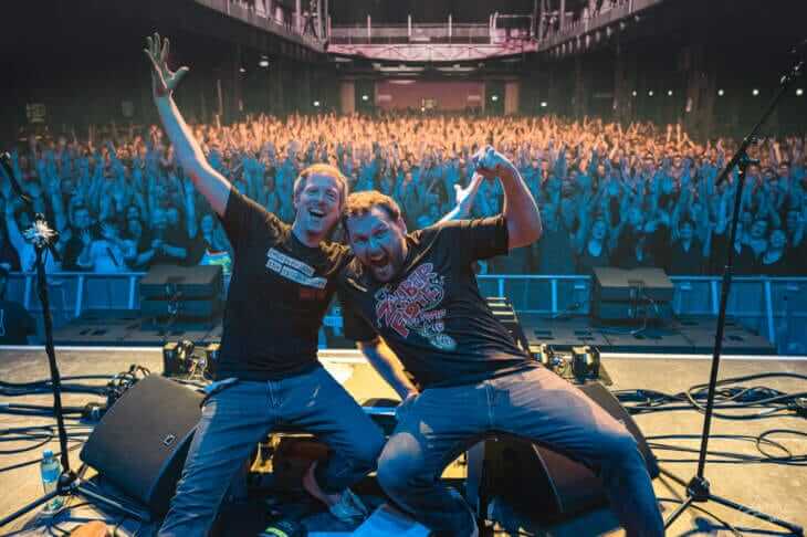 Reis Against The Spülmachine  - Ihre Songparodie »Hast Du Saufen mal probiert« wurde überraschend zum Ballermann-Hit | Das Foto wurde 2024 bei einem Liveauftritt aufgenommen. | (c) Jasmin Beiler