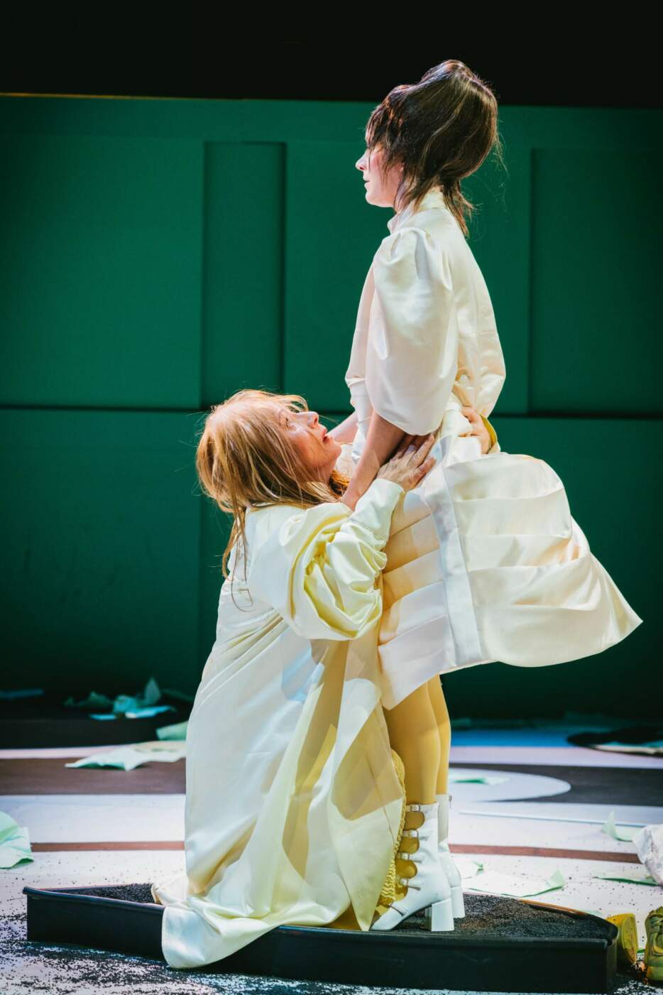 Die eingebildete Kranke im Staatstheater Kassel mit Zazie Cayla, Annett Kruschke | (c) Sylwester Pawliczek MACHMAMACHMA