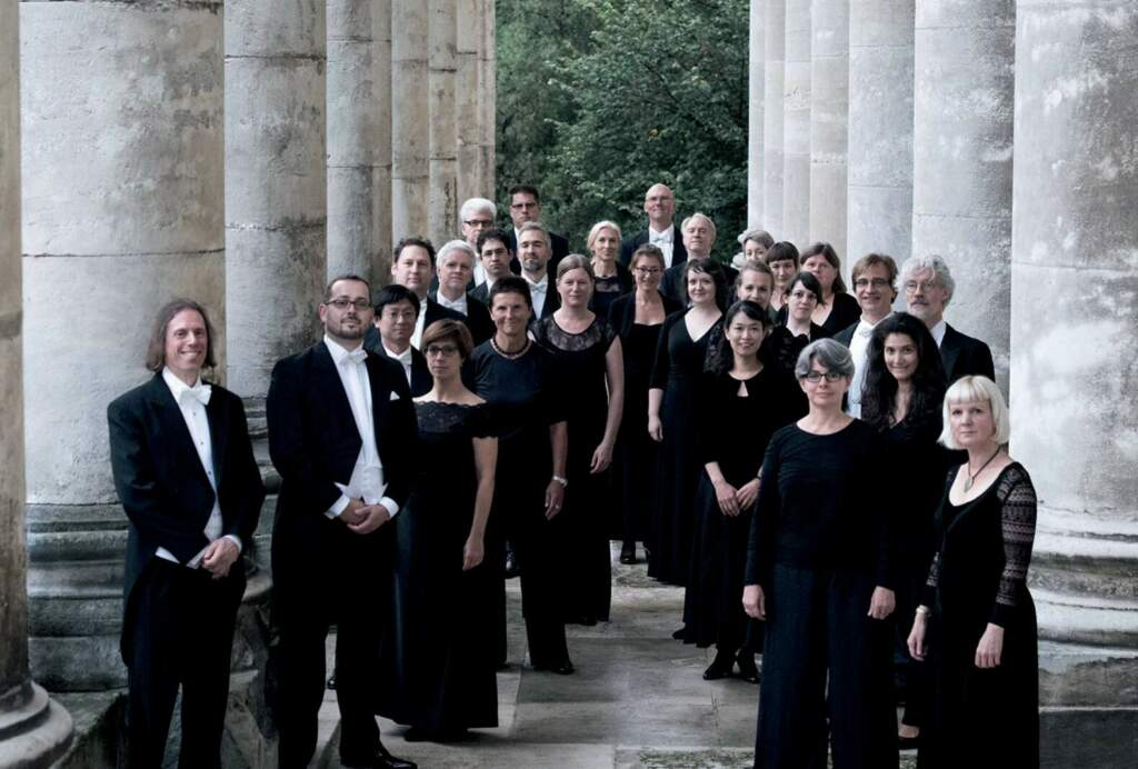 Gruppenfoto eines Chors oder Orchesters in schwarzer Kleidung, Kölner Akademie Kölner Akademie | Kölner Akademie