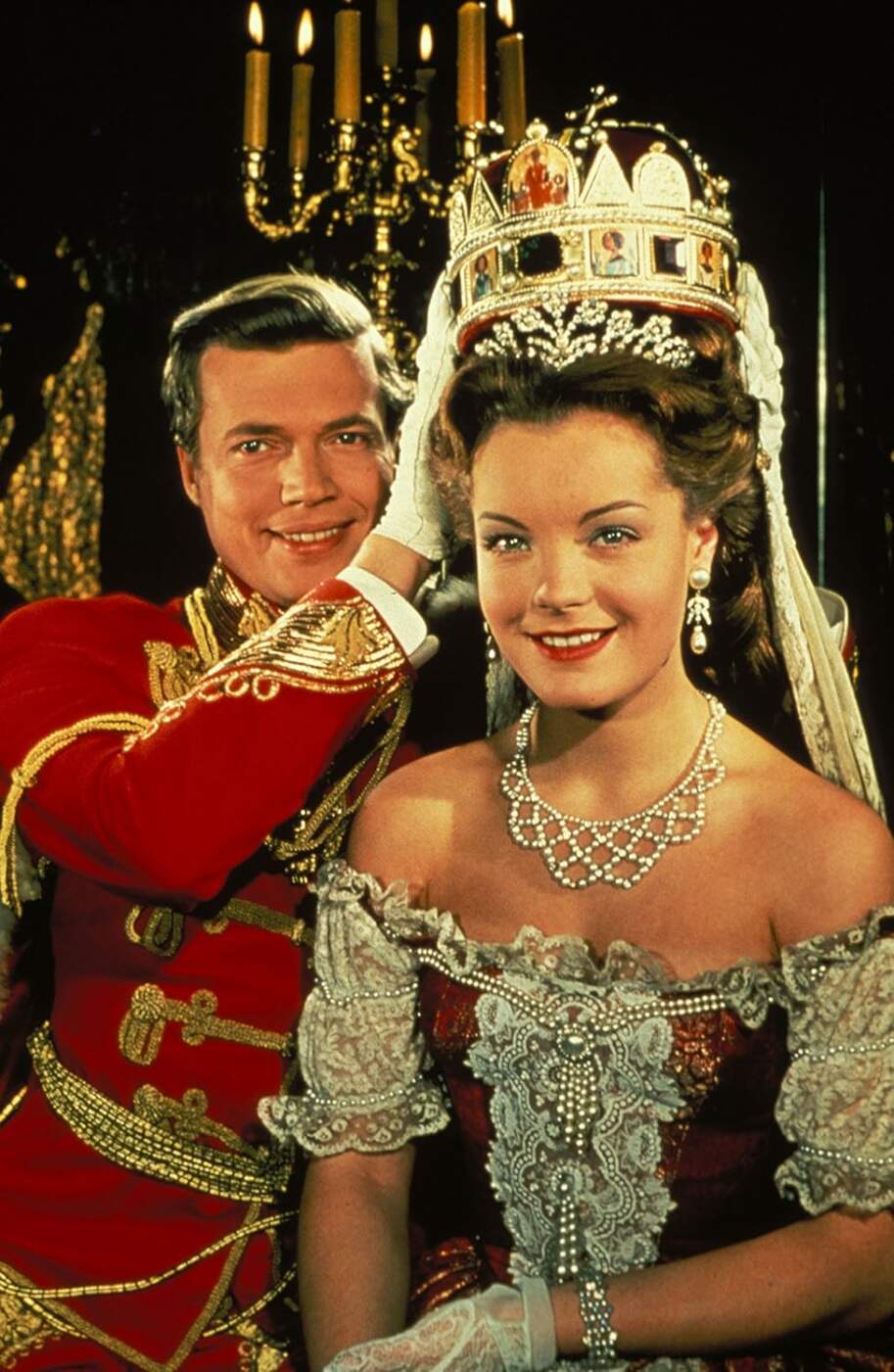 Sissi und Kaiser Franz Joseph bei Krönungszeremonie Sissi ‒ Für viele der absolute Kultfilm ‒ pardon ‒ die absoluten Kultfilme an Weihnachten. Natürlich nur echt mit den entsprechenden Trinkspiel! | (c) Alive - Vertrieb und Marketing:DVD