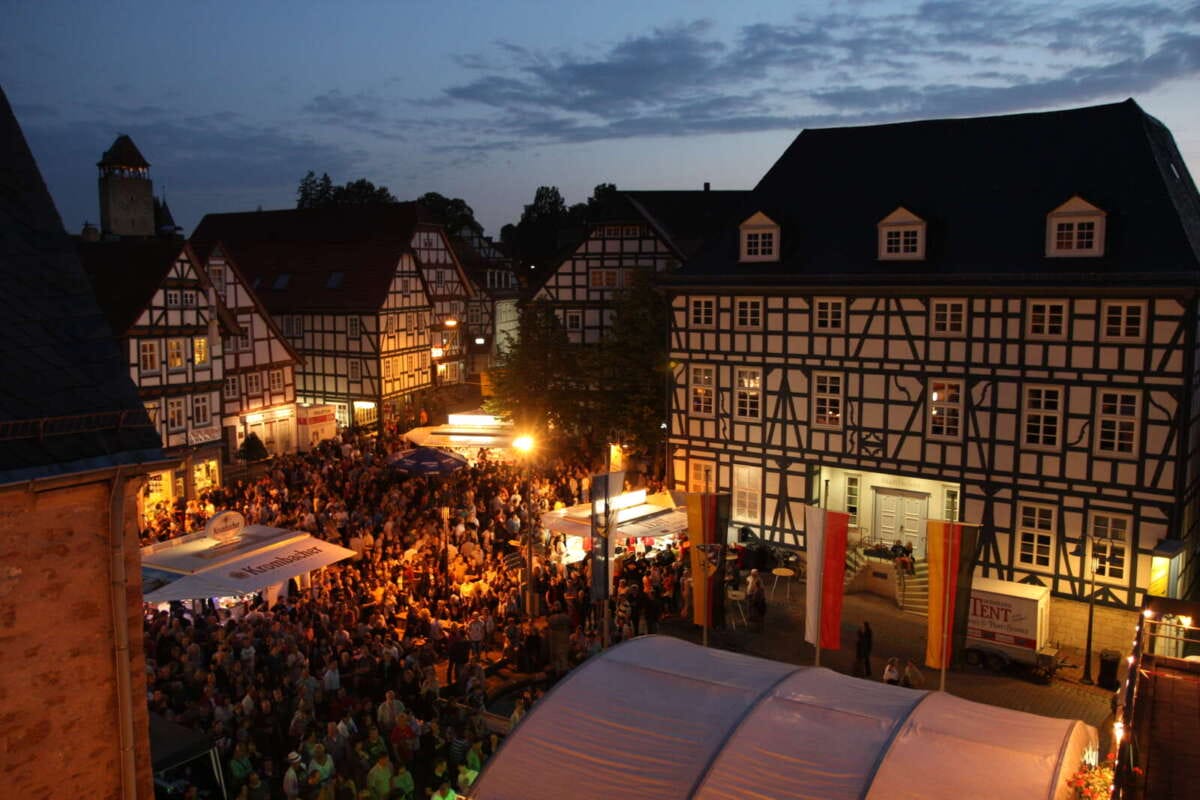 Stimmungsvolles Archivfoto vom Altstadt-Kulturfest Korbach | (c) Christoph Casper