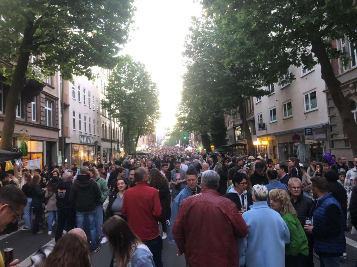 Straßenfest in Kassels Vorderem Westen mit vielen Besuchern Quartierfest Kassel im Vorderer Westen - (2) |(c) Volker Lehmann für Wildwechsel.de