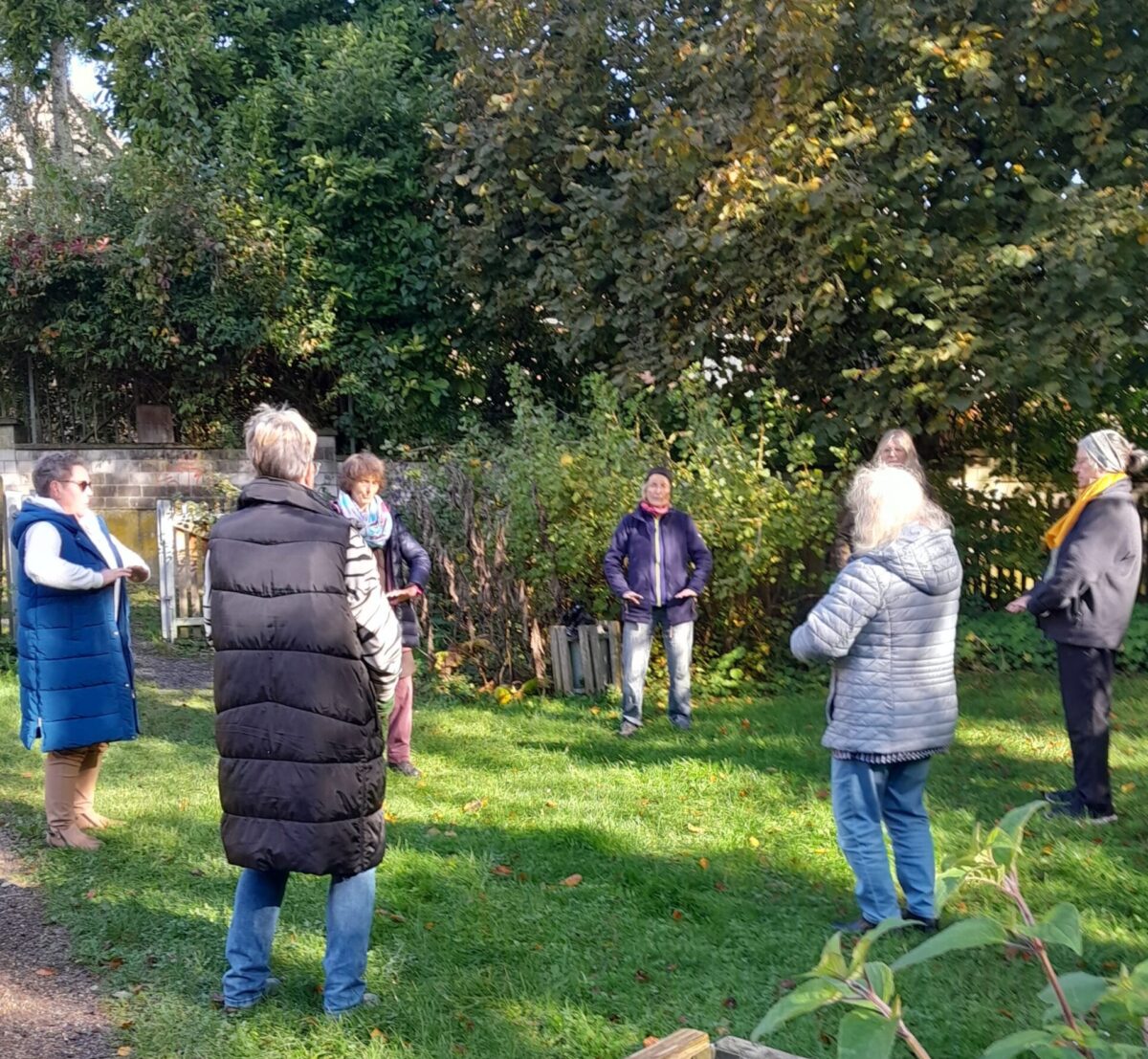 Jutta Elisa Kägeler bietet Qigong im Reinhardswald | (c) Jutta Elisa Kägeler