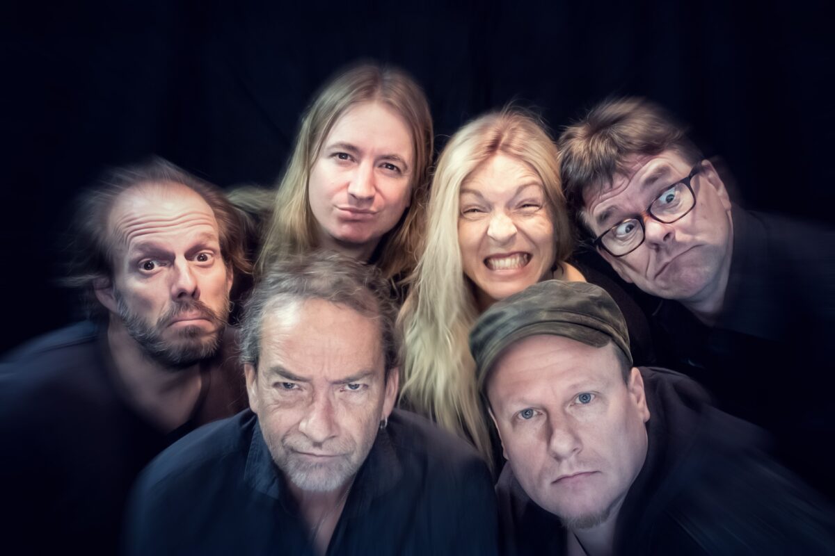 Die "Cover-Rocker" von TakeFive "eröffnen" den neuen Rockschuppen in Treysa! | (c) TakeFive