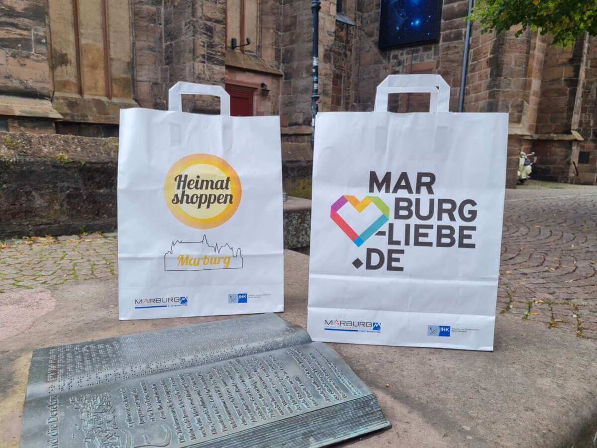 Heimat Shoppen-Tüten - Motiv von 2023 | (c) Stadtmarketing Marburg