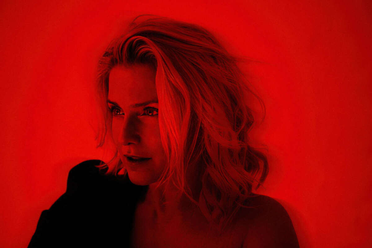 Von TV-Star zur Singer-Songwriterin: Jeanette Biedermann bringt ihre neue Musik ins "Antro Zentrum" Kassel. | (c) Helen Sobiralski