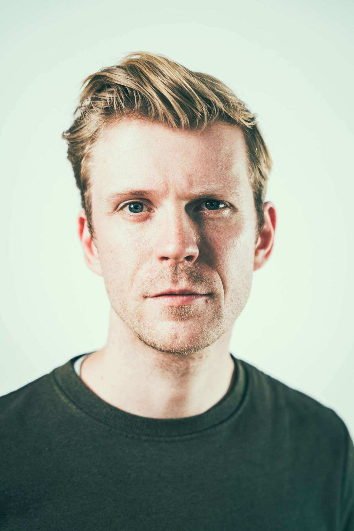 Justin Hibbeler moderierte die "etwas andere" Late-Night-Show »Dickes D« | (c) Sylwester Pawliczek