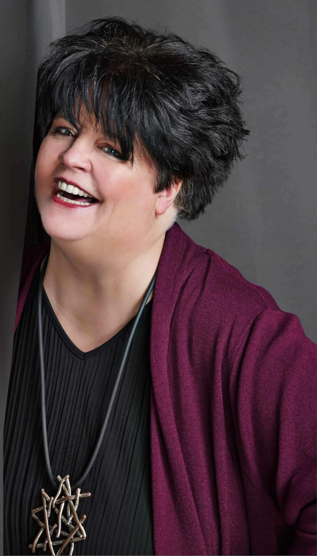 Kabarettistin Ingrid Kühne begeistert mit Charme, Schlagfertigkeit und einem klaren Blick auf den Alltagswahnsinn im November in Paderborn. | (c) Ingrid Kühne