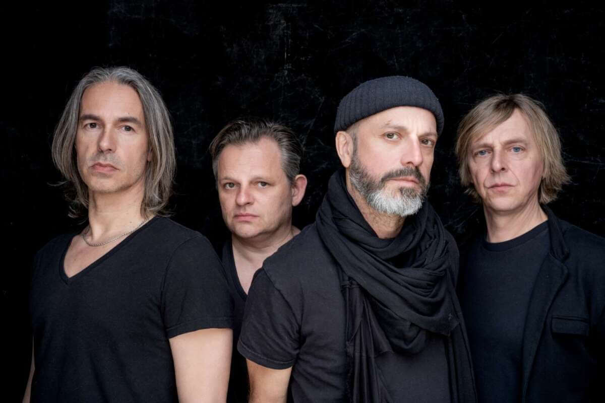 Selig: Schwarz-auf-Schwarz-Porträt Die Hamburger Rockband Selig feiert ihr 30-jähriges Jubiläum – Zum Konzert in Göttingen haben wir die Band interviewt. | (c) SvenSindt 0323