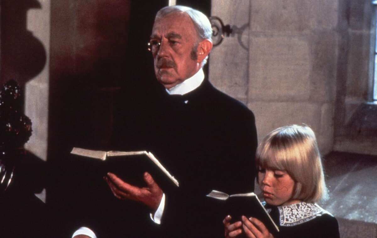 Die beliebte "Weihnachtsgeschichte" »Der Kleine Lord« gibt es als Produktion des Hessischen Landestheater Marburg in diesem Winter im Erwin-Piscator-Haus in Marburg live zu erleben | Bild: Szene aus dem Film von 1980 mit Alec Guinness und Ricky Schroder (rechts) | (c) Telepool GmbH