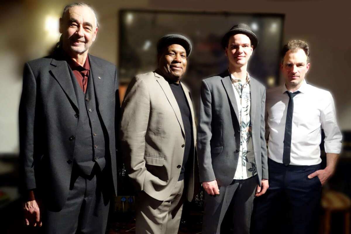 Mitreißender Blues im Theaterstübchen Kassel: Blues Mood steht für handgemachte Musik und stilvolle Bühnenpräsenz. | (c) Axel Küstner