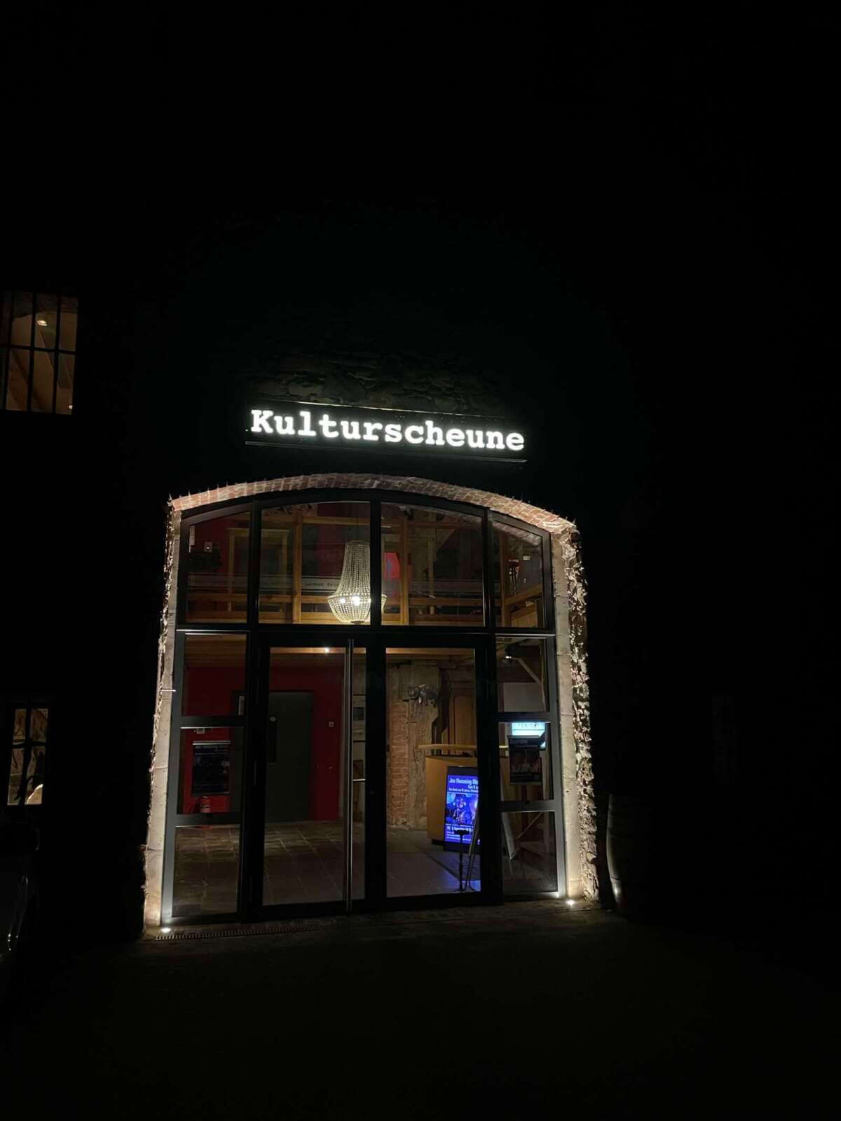 Das Scheunentor der Kulturscheune Fritzlar an der Flehmengasse.