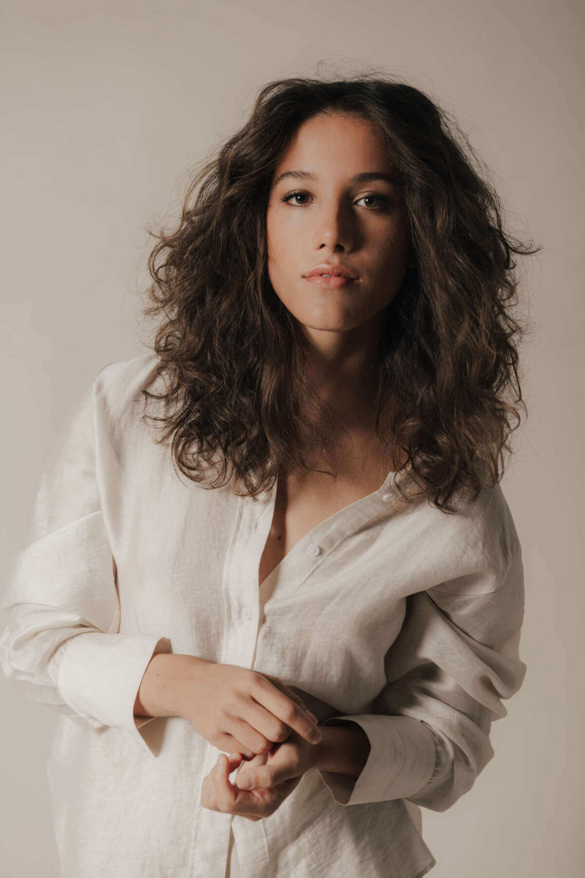 Jazzsängerin Alma Naidu im Porträt – live im Theaterstübchen Kassel mit feinfühligem, modernem und preisgekröntem Jazzsound. | (c) Viktoriya Zayika