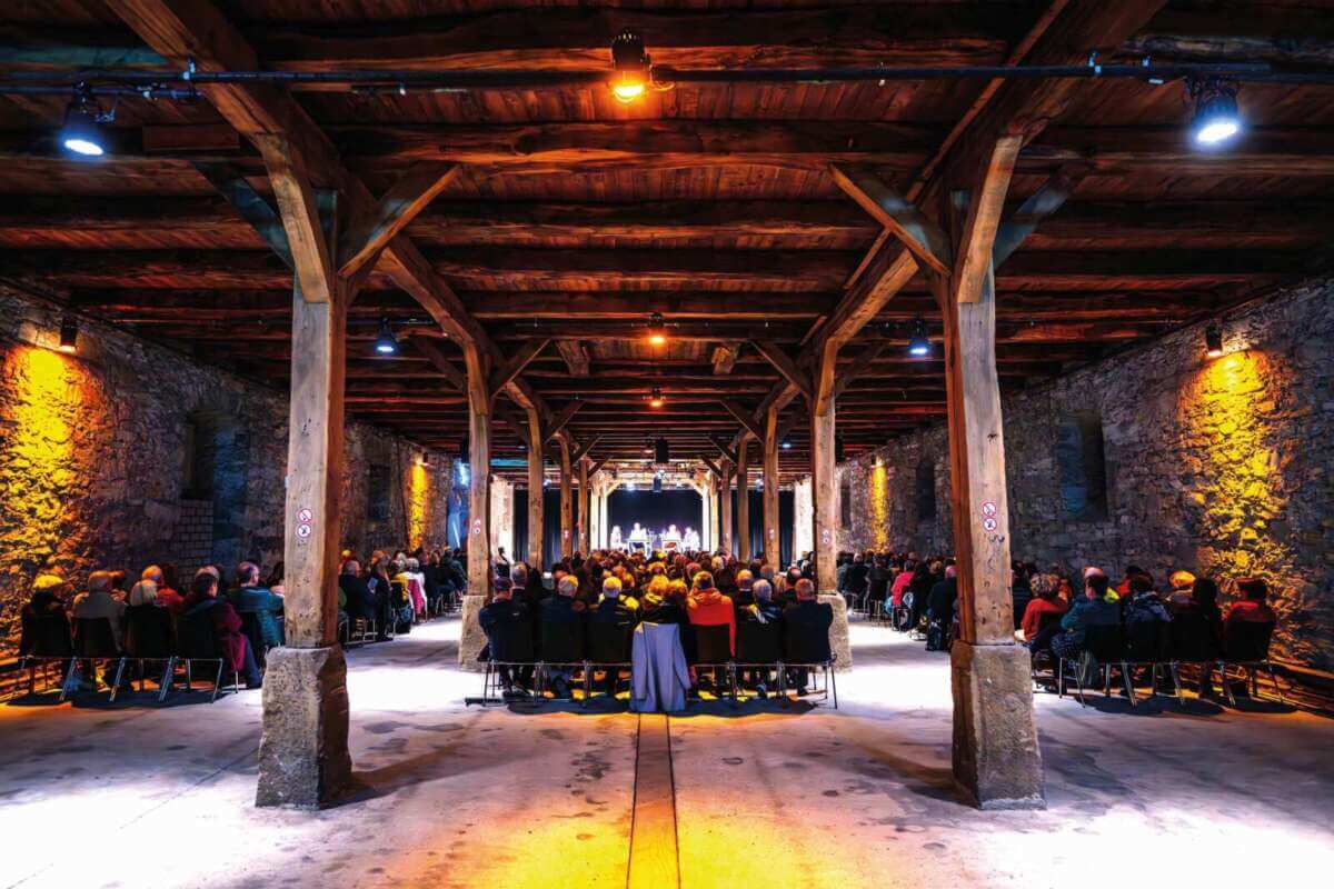 Literarisch-musikalischer Abend mit Staraufgebot im Kloster Dalheim - 375 Jahre Westfälischer Frieden mit Fernseh- und Filmschauspielerin Natalia Wörner und Schauspieler Harald Schwaiger | (c) Besim Mazhiqi